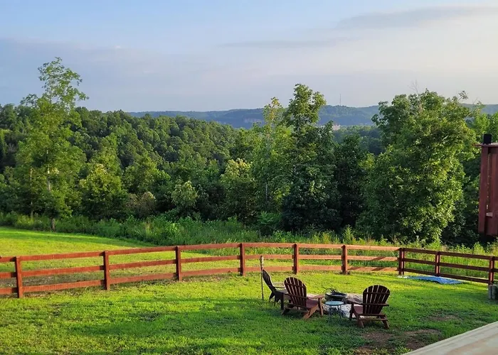 Great Guest Suite With Private Entry & Deck! Only 25 Mins To Nashville! Pets Welcome With Pet Fee