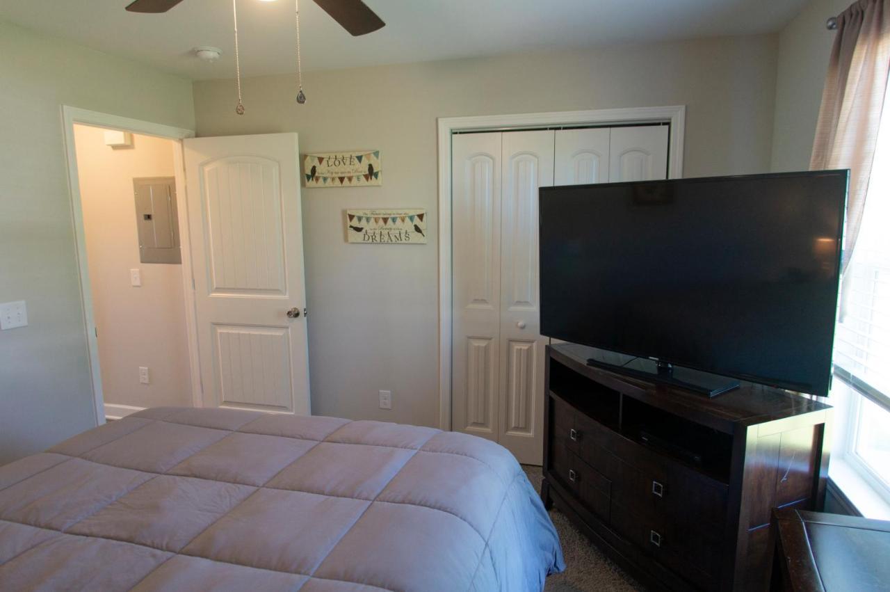 Great Guest With Private Entry & Deck! Only 25 Mins To Nashville! Pets Welcome With Pet Fee Homestay