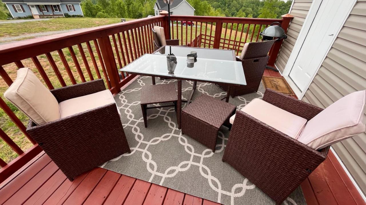 Great Guest With Private Entry & Deck! Only 25 Mins To Nashville! Pets Welcome With Pet Fee * Ashland City