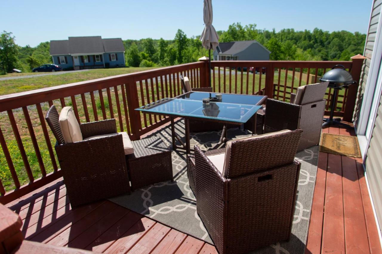 Homestay Great Guest With Private Entry & Deck! Only 25 Mins To Nashville! Pets Welcome With Pet Fee