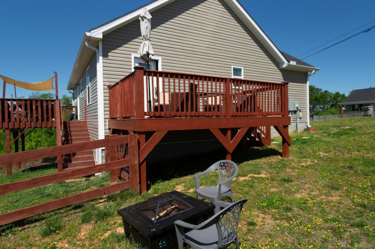 Great Guest With Private Entry & Deck! Only 25 Mins To Nashville! Pets Welcome With Pet Fee * Ashland City