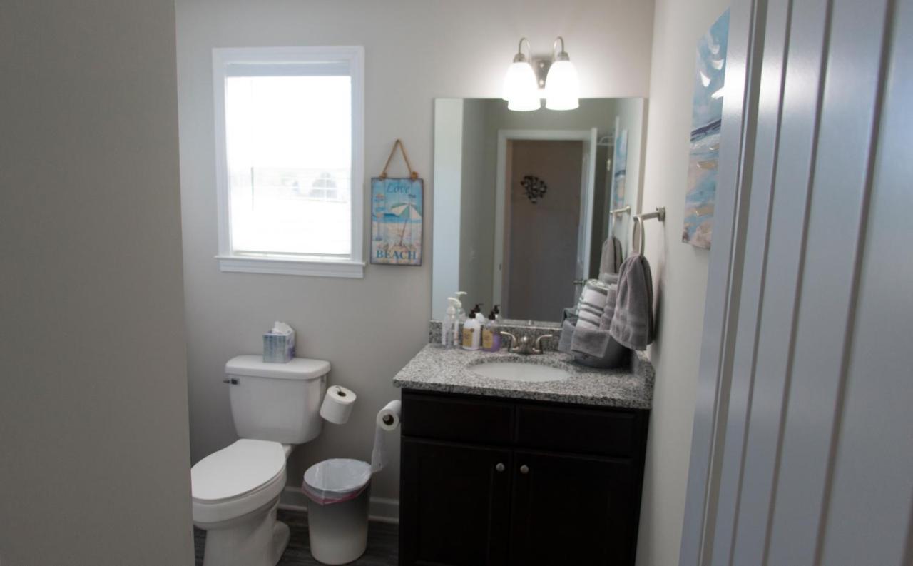 Great Guest With Private Entry & Deck! Only 25 Mins To Nashville! Pets Welcome With Pet Fee Homestay