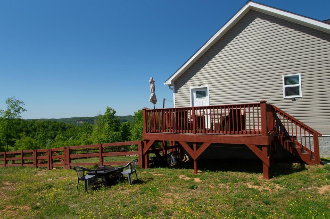 Great Guest With Private Entry & Deck! Only 25 Mins To Nashville! Pets Welcome With Pet Fee * Ashland City