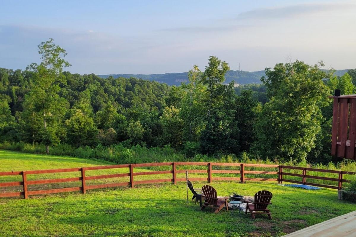 Great Guest With Private Entry & Deck! Only 25 Mins To Nashville! Pets Welcome With Pet Fee *